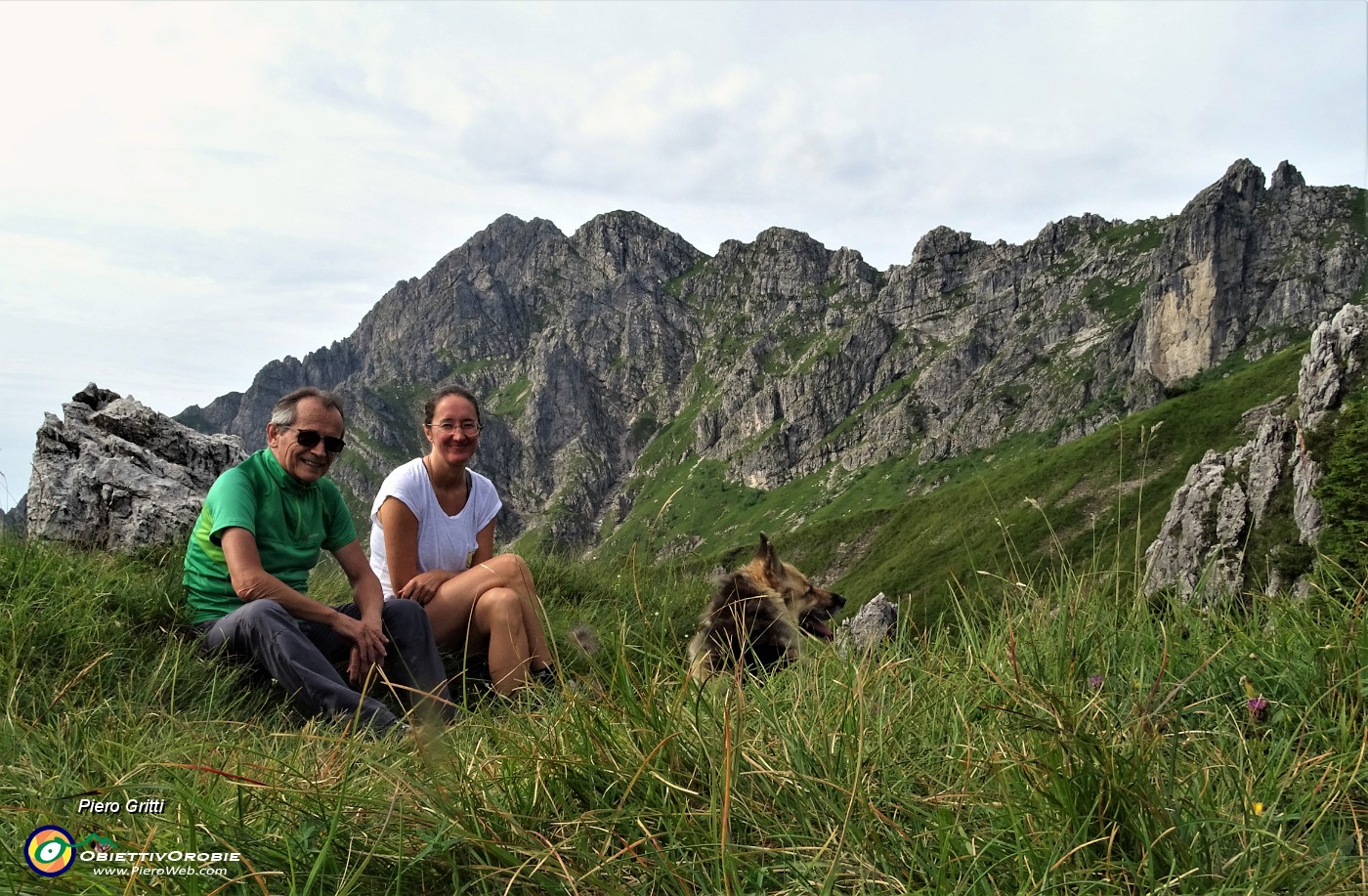 13 Dal Col dei Brassamonti (1755 m) vista sul versante nord-est roccioso dell'Alben.JPG -                                